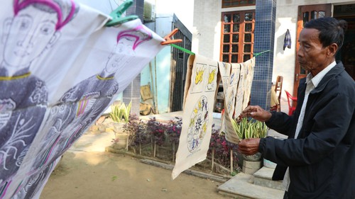 Người gìn giữ hồn tranh làng Sình