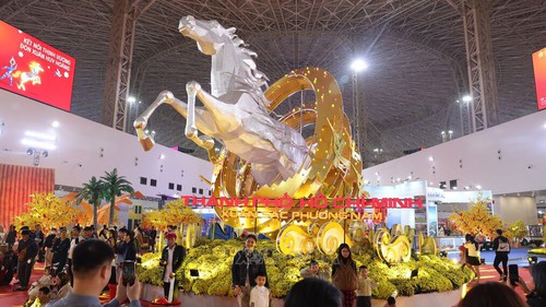 Hình tượng linh vật ngựa ghi dấu ấn tại Hội chợ Mùa Xuân 2026