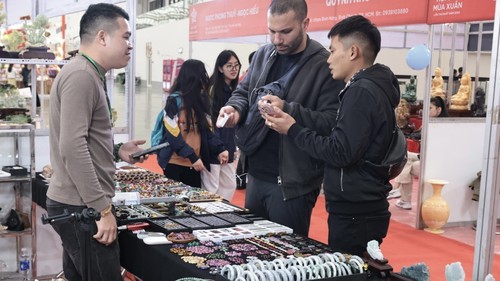 Hội chợ Mùa Xuân: Khách quốc tế ấn tượng về một Việt Nam giàu bản sắc, năng động