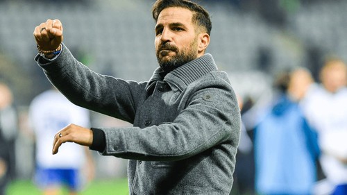 Fabregas mắng cựu đồng đội ở Chelsea nên 'chuyển sang chơi môn khác' vì nhận thẻ đỏ sau một phút