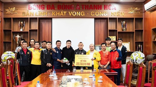 CLB Thanh Hóa được CĐV ủng hộ gần 400 triệu đồng, đội trưởng Doãn Ngọc Tân xúc động