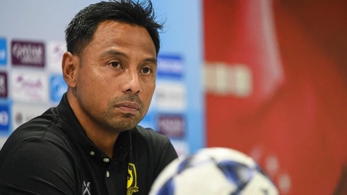 Tin nóng thể thao tối 14/2: CLB Singapore sa thải HLV sau khi thua đậm đội bóng Việt Nam; Cầu thủ Barca bất bình với HLV 