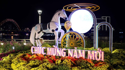 Công nghệ trong đời sống Tết 2026: Từ lì xì số đến du Xuân không tiền mặt