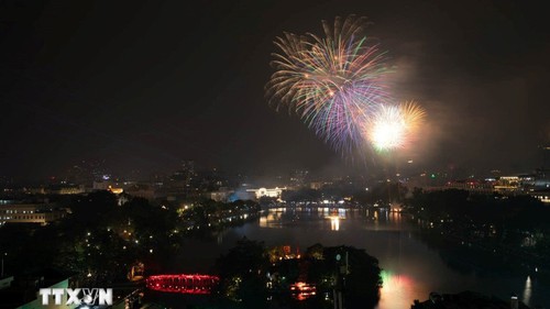 Đêm giao thừa, Bắc Bộ và Trung Bộ có mưa vài nơi, Tây Nguyên, Nam Bộ ít mưa