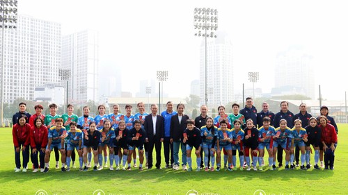 Lãnh đạo Bộ VH,TT&DL và Cục TDTT, VFF chúc Tết đội tuyển nữ Việt Nam