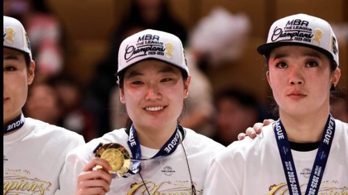 Ngôi sao Việt Nam giành chức vô địch với thành tích bất bại ở giải bóng rổ tại nước ngoài