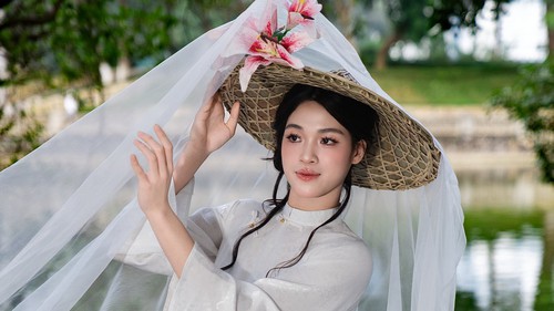 Hot girl bóng chuyền nữ Việt Nam đẹp như tiên nữ giáng trần chào đón xuân Bính Ngọ