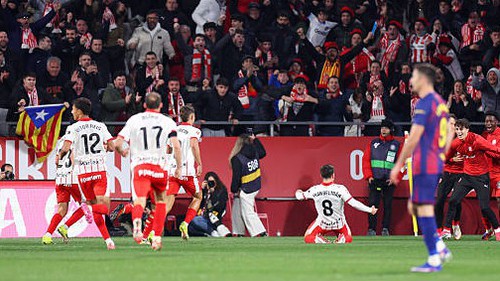 Lamine Yamal hỏng phạt đền, Barca thua sốc ở La Liga