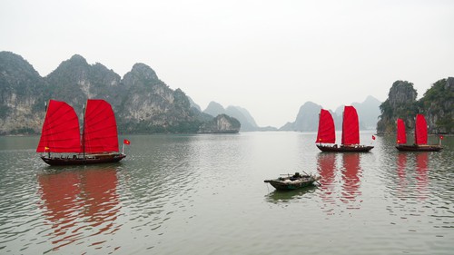 Chấp thuận đưa thuyền ba vách truyền thống vào phục vụ du lịch trên vịnh Hạ Long