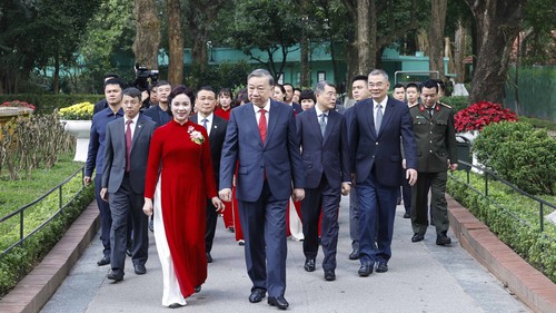 Tổng Bí thư dâng hương tưởng niệm Bác Hồ tại Nhà 67