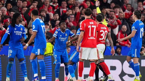 Mourinho bị đuổi, trận đấu của Real Madrid tạm dừng gần 10 phút vì Vinicius bị phân biệt chủng tộc