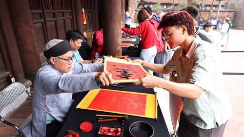 Người dân Thủ đô du Xuân ngày đầu năm Bính Ngọ