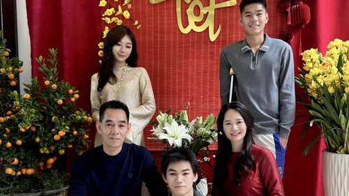 Khoảnh khắc bình yên của các ngôi sao bóng đá Việt đầu năm mới