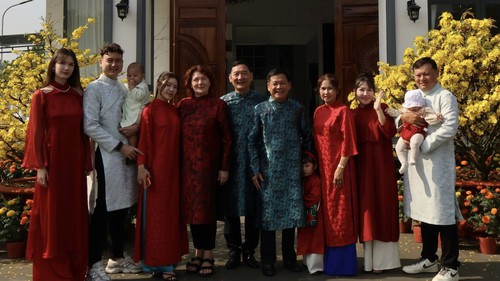 Vợ chồng Văn Lâm hạnh phúc đón chào năm mới Bính Ngọ