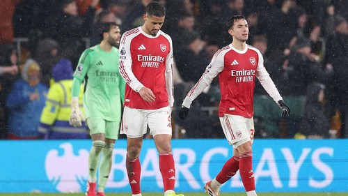 Đánh rơi chiến thắng trước đội bét bảng đầy khó tin, Arsenal gây thất vọng tràn trề