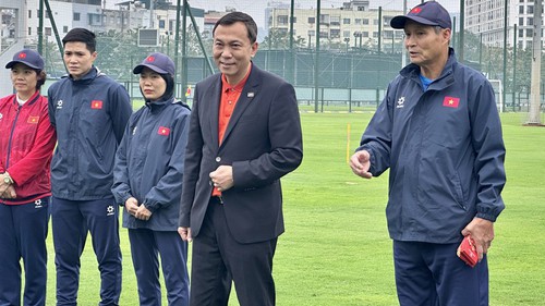 Tập luyện từ chiều mồng 2 Tết, đội tuyển nữ Việt Nam được Chủ tịch VFF khích lệ