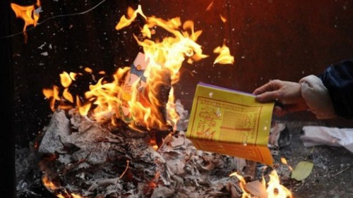 Tết Nguyên đán 2026: Ý nghĩa Lễ hóa vàng ngày Tết