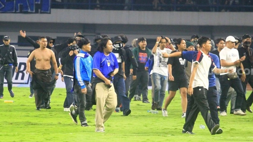 CLB Indonesia đối mặt án phạt nặng của AFC khi để CĐV gây hỗn loạn ở trận thua đội bóng Thái Lan 