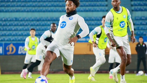 CLB Nam Định tập khai Xuân, Xuân Son mừng rỡ khi được nhận lì xì