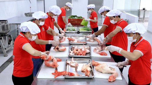 Đặc sản gà Đông Tảo hút khách dịp Tết