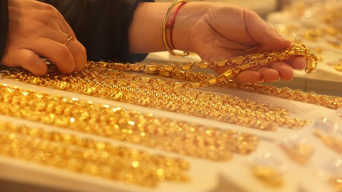 Giá vàng, bạc tiếp tục lao dốc sau động thái CME siết quy định ký quỹ