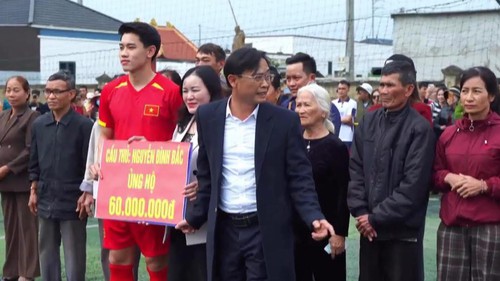 Đình Bắc có hành động đầy ý nghĩa khi về quê ăn Tết muộn