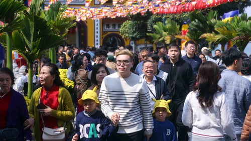 Lượng khách tham quan các khu di tích lịch sử ở Thủ đô tăng đột biến