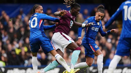 Lại bị đuổi nguời, Chelsea bị đội áp chót BXH cầm hòa ở Ngoại hạng Anh