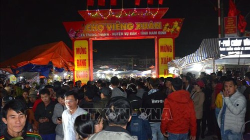 Chợ Viềng – phiên chợ độc đáo bậc nhất của vùng Đồng bằng Bắc Bộ​