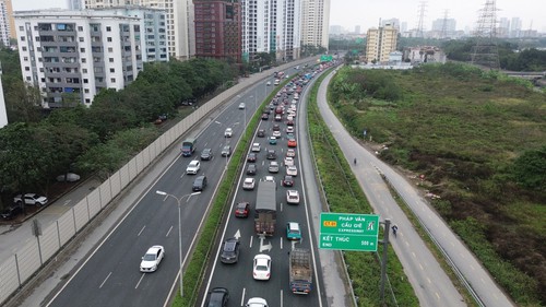 Cao tốc Pháp Vân - Cầu Giẽ ùn tắc kéo dài trong chiều mùng 6 tết