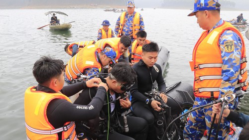 Dồn lực tìm kiếm các nạn nhân mất tích còn lại ở hồ Thác Bà