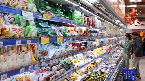 Thị trường mùng 6 Tết: Hàng hoá dồi dào, giá cả ổn định