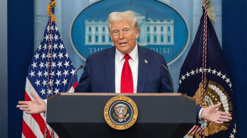 Tổng thống Mỹ nâng thuế quan toàn cầu từ 10% lên 15%