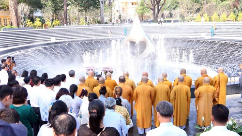 Trang nghiêm lễ cầu nguyện quốc thái dân an và tưởng niệm nạn nhân đại dịch COVID-19