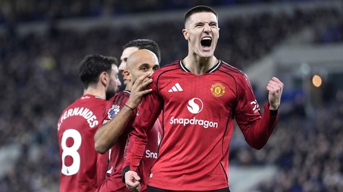 Sesko tỏa sáng từ ghế dự bị, MU lọt vào Top 4 Ngoại hạng Anh