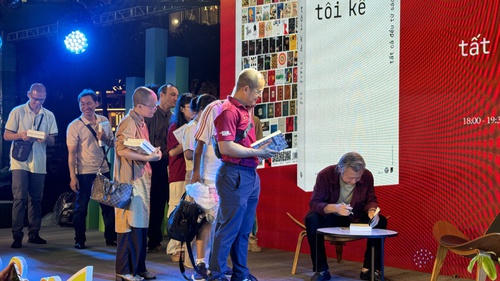 "Xông đất" đường sách bằng trang viết