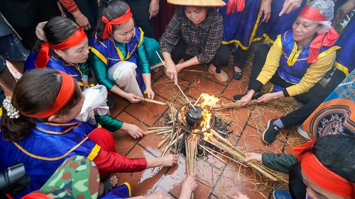 Về Thị Cấm xem hội kéo lửa, thổi cơm thi