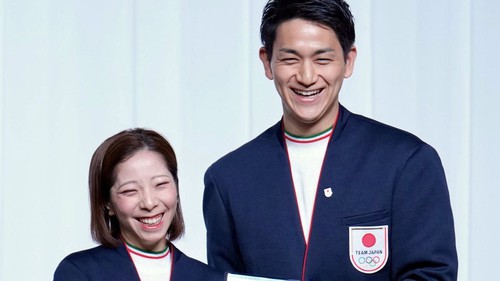 Được vinh danh khi về nước, nữ VĐV trượt băng Nhật Bản khẳng định sẽ thi đấu cùng bạn diễn tới khi giải nghệ