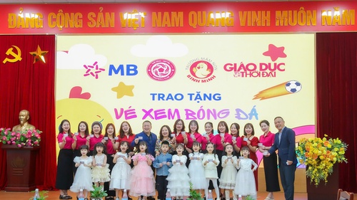MB và Thể Công Viettel trao đi "Triệu Nụ cười Sân cỏ" trong ngày đầu xuân