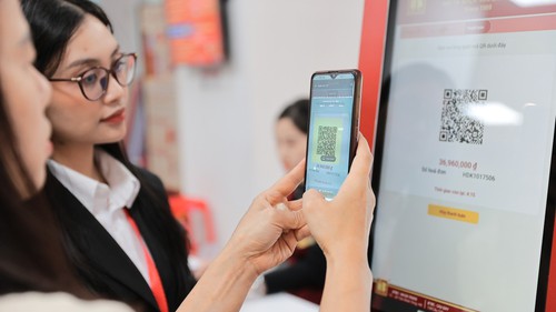 Máy bán vàng tự động - điểm nhấn mới trong ngày vía Thần Tài