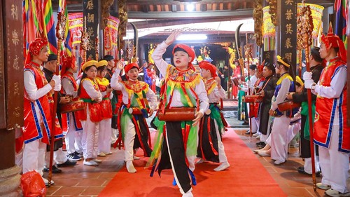 Về Triều Khúc xem trai giả gái trong điệu múa cổ