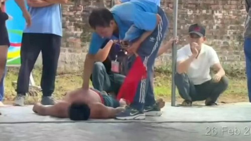 Hà Nội: Đô vật tử vong khi tham gia trò chơi đấu vật cổ truyền
