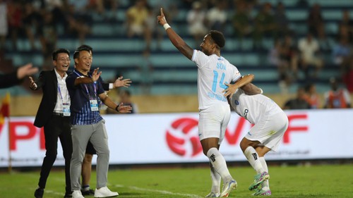 HLV Vũ Hồng Việt giúp Xuân Son 'hồi sinh'?