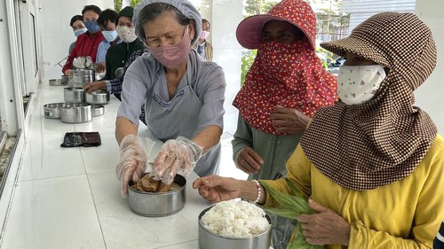 Bếp ăn từ thiện “Hiểu và Thương”- Nơi san sẻ yêu thương vì bệnh nhân nghèo