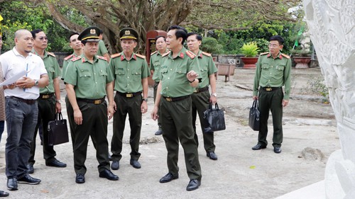 Tôn tạo Khu di tích Hòn Đá Bạc và xây dựng 500 căn nhà tặng đồng bào tại tỉnh Cà Mau