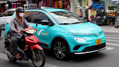 Năm 2030, Hà Nội hoàn thành chuyển đổi xe taxi chạy xăng, dầu sang sử dụng điện