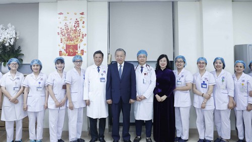 Tổng Bí thư Tô Lâm thăm, chúc mừng cán bộ, Bác sỹ, nhân viên y tế Bệnh viện Hữu nghị