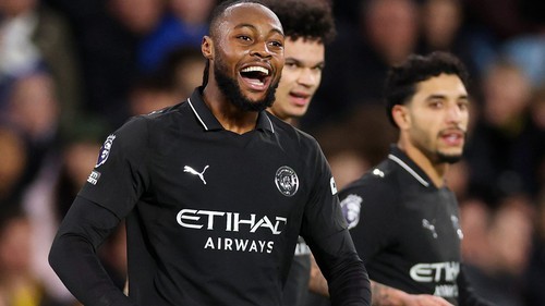 Thắng tối thiểu Leeds, Man City gây áp lực lên ngôi đầu của Arsenal