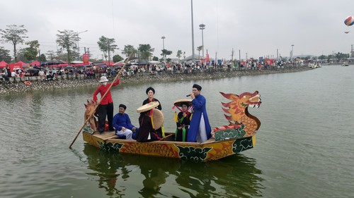 Du khách tưng bừng trẩy Hội Lim, nghe Quan họ