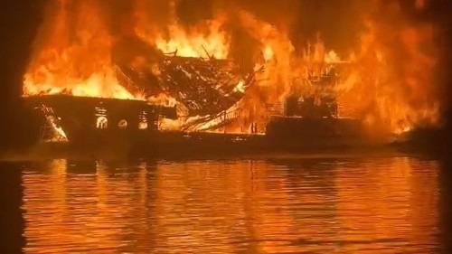 Hỗ trợ, đảm bảo an toàn cho du khách sau sự cố cháy tàu trên vịnh Hạ Long